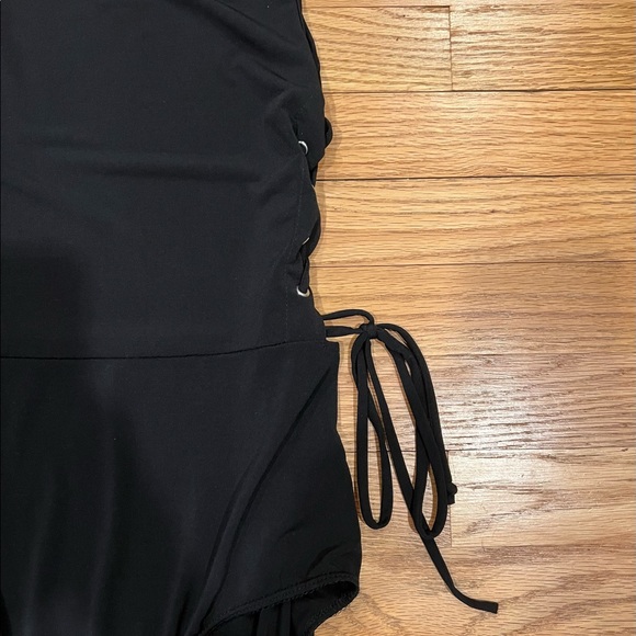 Black bodysuit with tie detailing. Design Lab size M - Picture 2 of 5